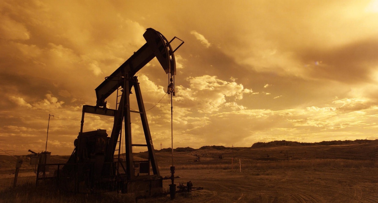 oil-rig-workers-in-front-of-their-drill-in-colorado